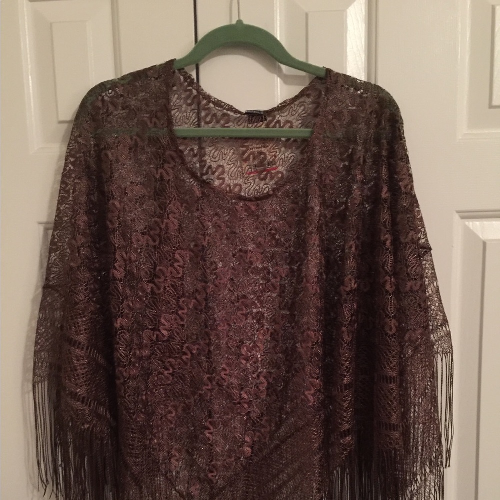 Lace shawl with fringes